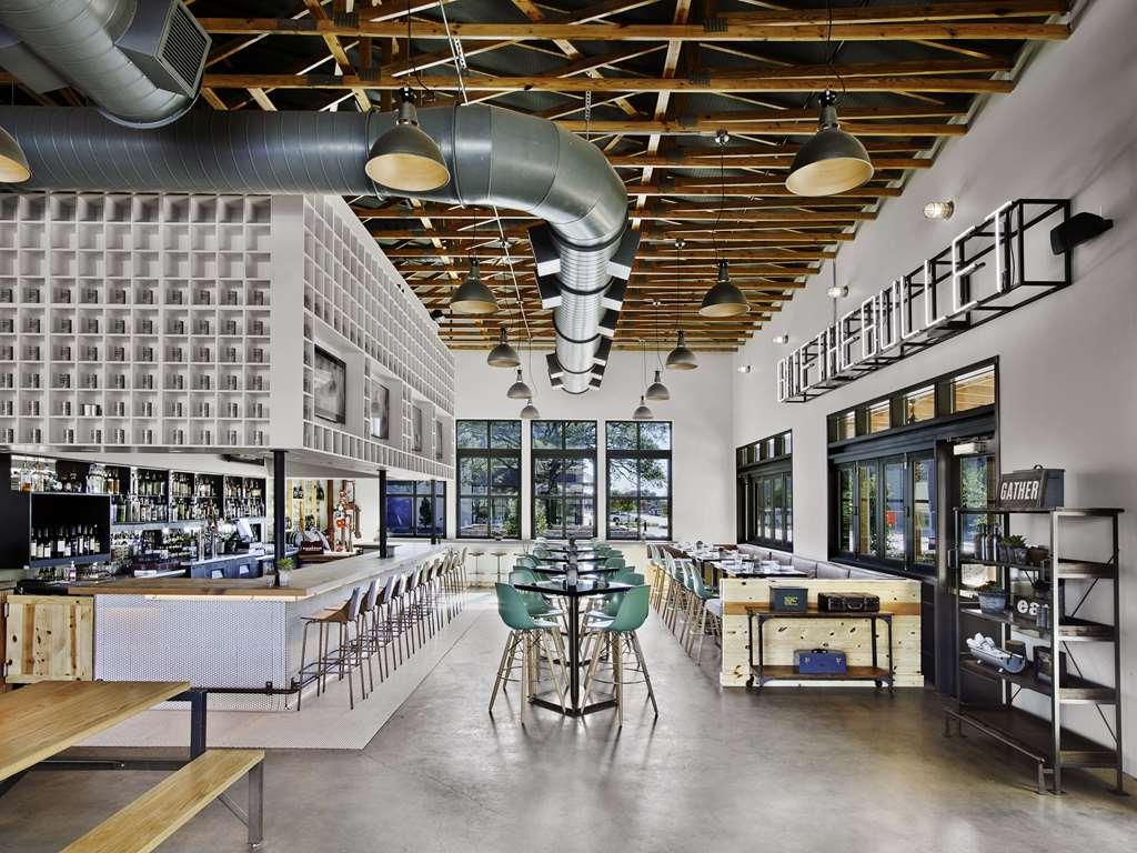 Cavalry Court, By Valencia Hotel Collection College Station Restauracja zdjęcie